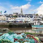 Au Bord De La Corniche - 35 *