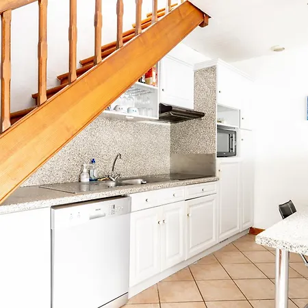 Au Bord De La Corniche - 35