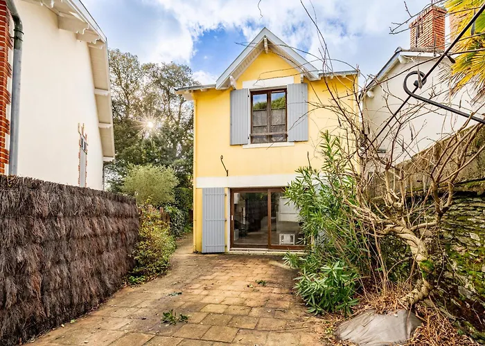 35 - A 2 Pas Des Plages *